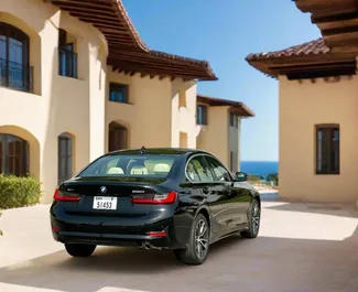 Benzine motor van 2,0L van BMW 330i 2022 te huur in Dubai.