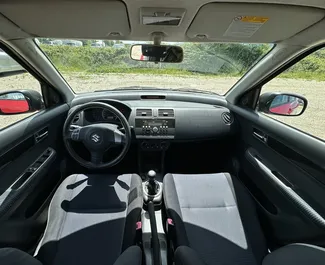 Verhuur Suzuki Swift. Economy Auto te huur in Albanië ✓ Borg van Borg van 50 EUR ✓ Verzekeringsmogelijkheden TPL, CDW, SCDW, FDW, Diefstal, Buitenland.