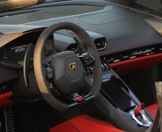 Vooraanzicht van een huurauto Lamborghini Huracan in Dubai, Verenigde Arabische Emiraten ✓ Auto #13472. ✓ Transmissie Automatisch TM ✓ 0 beoordelingen.