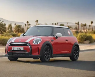 Benzine motor van 1,5L van Mini Cooper 2024 te huur in Dubai.