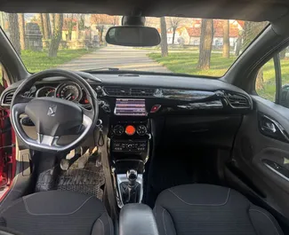 Vooraanzicht van een huurauto Citroen DS3 in Budva, Montenegro ✓ Auto #13249. ✓ Transmissie Handmatig TM ✓ 0 beoordelingen.