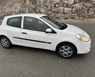 Renault Clio 3 2012 beschikbaar voor verhuur in Budva, met een kilometerlimiet van onbeperkt.