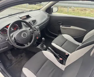 Vooraanzicht van een huurauto Renault Clio 3 in Budva, Montenegro ✓ Auto #13574. ✓ Transmissie Handmatig TM ✓ 0 beoordelingen.