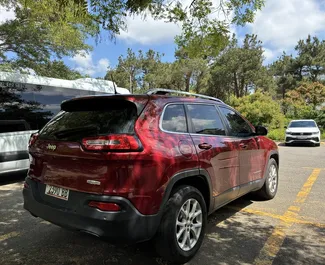 Verhuur Jeep Cherokee. Comfort, SUV, Crossover Auto te huur in Georgië ✓ Borg van Borg van 100 GEL ✓ Verzekeringsmogelijkheden TPL, CDW, Passagiers.