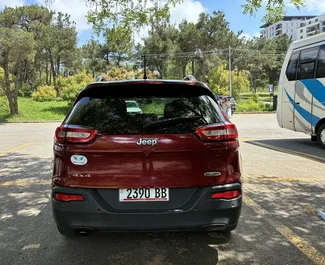 Benzine motor van 2,4L van Jeep Cherokee 2017 te huur in Tbilisi.