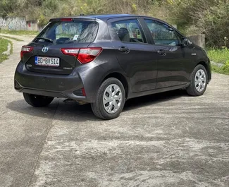 Toyota Yaris 2019 beschikbaar voor verhuur in Budva, met een kilometerlimiet van onbeperkt.