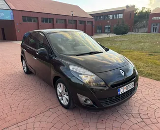 Diesel motor van 2,0L van Renault Grand Scenic 2014 te huur in Budva.