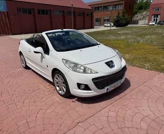 Vooraanzicht van een huurauto Peugeot 207cc in Budva, Montenegro ✓ Auto #13419. ✓ Transmissie Handmatig TM ✓ 0 beoordelingen.