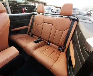 Autohuur BMW 430i Cabrio 2024 in in de VAE, met Benzine brandstof en 255 pk ➤ Vanaf 549 AED per dag.