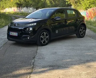 Vooraanzicht van een huurauto Citroen C3 in Budva, Montenegro ✓ Auto #13174. ✓ Transmissie Automatisch TM ✓ 0 beoordelingen.