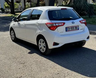 Toyota Yaris 2019 beschikbaar voor verhuur in Budva, met een kilometerlimiet van onbeperkt.