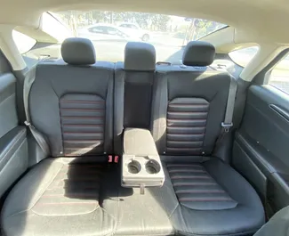 Benzine motor van 2,5L van Ford Fusion Sedan 2014 te huur in Tbilisi.