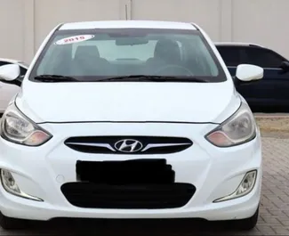 Interieur van Hyundai Accent te huur in Albanië. Een geweldige auto met 5 zitplaatsen en een Automatisch transmissie.