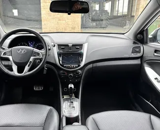 Verhuur Hyundai Accent. Economy Auto te huur in Albanië ✓ Borg van Borg van 50 EUR ✓ Verzekeringsmogelijkheden TPL, FDW, Buitenland.