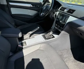 Autohuur Volkswagen Passat 2015 in in Albanië, met Diesel brandstof en 103 pk ➤ Vanaf 30 EUR per dag.