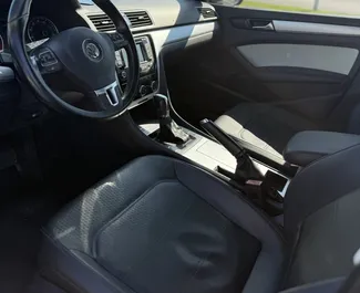 Verhuur Volkswagen Passat. Comfort, Premium Auto te huur in Albanië ✓ Borg van Borg van 100 EUR ✓ Verzekeringsmogelijkheden Buitenland, Geen storting.