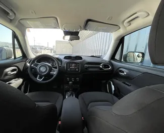Benzine motor van 2,4L van Jeep Renegade 2019 te huur in Tbilisi.