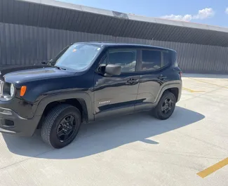 Vooraanzicht van een huurauto Jeep Renegade in Tbilisi, Georgië ✓ Auto #13415. ✓ Transmissie Automatisch TM ✓ 0 beoordelingen.