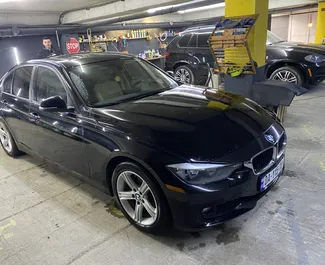 Vooraanzicht van een huurauto BMW 320d in Tbilisi, Georgië ✓ Auto #13416. ✓ Transmissie Automatisch TM ✓ 0 beoordelingen.