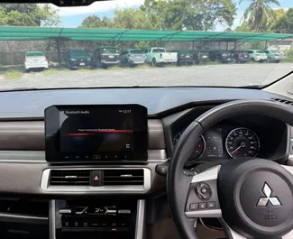 Benzine motor van 1,5L van Mitsubishi Xpander 2024 te huur op de luchthaven van Samui.