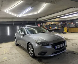 Benzine motor van 2,0L van Mazda 3 2017 te huur in Tbilisi.