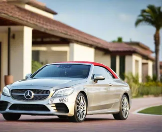 Vooraanzicht van een huurauto Mercedes-Benz C300 Cabrio in Dubai, Verenigde Arabische Emiraten ✓ Auto #13313. ✓ Transmissie Automatisch TM ✓ 0 beoordelingen.