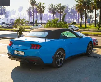 Benzine motor van 2,3L van Ford Mustang Cabrio 2024 te huur in Batumi.