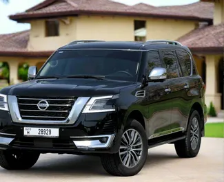 Vooraanzicht van een huurauto Nissan Patrol in Dubai, Verenigde Arabische Emiraten ✓ Auto #13327. ✓ Transmissie Automatisch TM ✓ 0 beoordelingen.