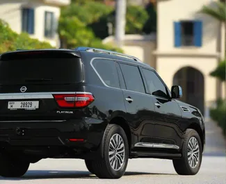 Benzine motor van 5,6L van Nissan Patrol 2022 te huur in Dubai.
