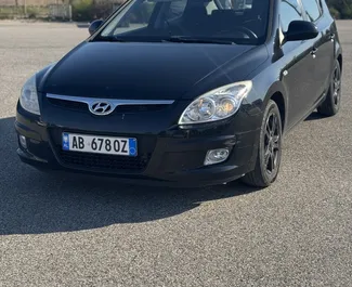 Verhuur Hyundai i30. Economy, Comfort Auto te huur in Albanië ✓ Borg van Zonder Borg ✓ Verzekeringsmogelijkheden TPL, FDW.