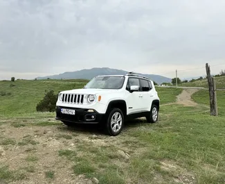 Vooraanzicht van een huurauto Jeep Renegade in Batumi, Georgië ✓ Auto #13530. ✓ Transmissie Automatisch TM ✓ 0 beoordelingen.