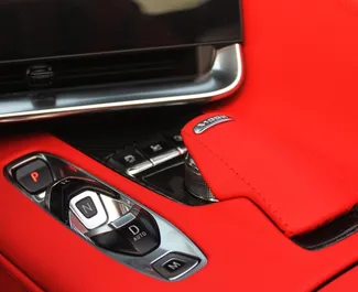 Autohuur Chevrolet Corvette 2022 in in de VAE, met Benzine brandstof en 495 pk ➤ Vanaf 1200 AED per dag.