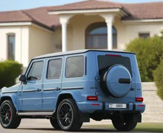 Interieur van Mercedes-Benz G63 AMG te huur in de VAE. Een geweldige auto met 5 zitplaatsen en een Automatisch transmissie.