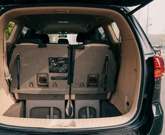 Kia Carnival 2019 beschikbaar voor verhuur in Tasjkent, met een kilometerlimiet van 300 km/dag.
