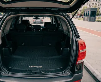 Chevrolet Captiva 2018 beschikbaar voor verhuur in Tasjkent, met een kilometerlimiet van 200 km/dag.