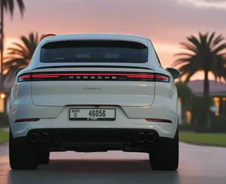 Benzine motor van 3,0L van Porsche Cayenne 2024 te huur in Dubai.