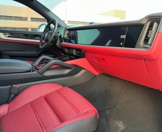 Vooraanzicht van een huurauto Porsche Cayenne in Dubai, Verenigde Arabische Emiraten ✓ Auto #13330. ✓ Transmissie Automatisch TM ✓ 0 beoordelingen.