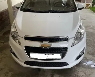 Vooraanzicht van een huurauto Chevrolet Spark in Bakoe, Azerbeidzjan ✓ Auto #13499. ✓ Transmissie Automatisch TM ✓ 0 beoordelingen.