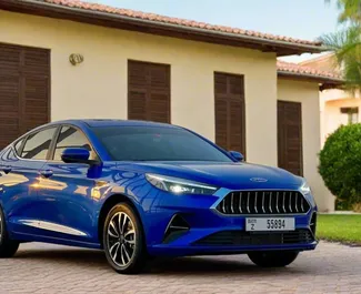 Vooraanzicht van een huurauto JAC J7 in Dubai, Verenigde Arabische Emiraten ✓ Auto #13458. ✓ Transmissie Automatisch TM ✓ 0 beoordelingen.