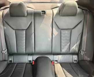 Verhuur BMW M4 Competition. Comfort, Premium, Luxe Auto te huur in de VAE ✓ Borg van Borg van 2500 AED ✓ Verzekeringsmogelijkheden TPL.