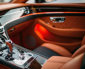 Verhuur Bentley Continental GTC. Premium, Luxe, Cabriolet Auto te huur in de VAE ✓ Borg van Borg van 2500 AED ✓ Verzekeringsmogelijkheden TPL.