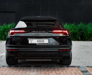 Interieur van Lamborghini Urus te huur in de VAE. Een geweldige auto met 5 zitplaatsen en een Automatisch transmissie.