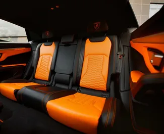 Vooraanzicht van een huurauto Lamborghini Urus in Dubai, Verenigde Arabische Emiraten ✓ Auto #13381. ✓ Transmissie Automatisch TM ✓ 0 beoordelingen.