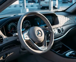Autohuur Mercedes-Benz S560 2022 in in de VAE, met Benzine brandstof en 621 pk ➤ Vanaf 2800 AED per dag.
