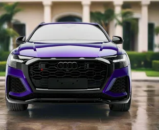 Vooraanzicht van een huurauto Audi RS Q8 in Dubai, Verenigde Arabische Emiraten ✓ Auto #13375. ✓ Transmissie Automatisch TM ✓ 0 beoordelingen.