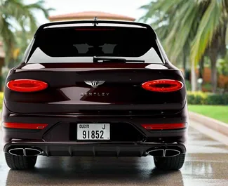 Benzine motor van 4,0L van Bentley Bentayga 2022 te huur in Dubai.