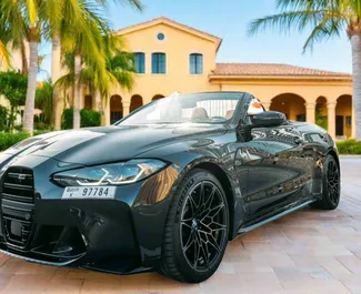 BMW M4 Competition 2022 beschikbaar voor verhuur in Dubai, met een kilometerlimiet van onbeperkt.