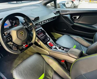 Verhuur Lamborghini Huracan Evo. Premium, Luxe Auto te huur in de VAE ✓ Borg van Borg van 2500 AED ✓ Verzekeringsmogelijkheden TPL.