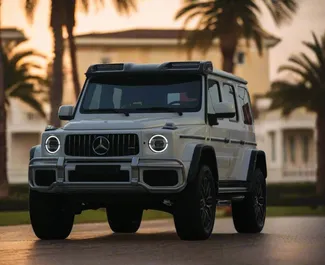 Vooraanzicht van een huurauto Mercedes-Benz G63 AMG in Dubai, Verenigde Arabische Emiraten ✓ Auto #13488. ✓ Transmissie Automatisch TM ✓ 0 beoordelingen.