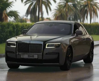 Vooraanzicht van een huurauto Rolls-Royce Ghost in Dubai, Verenigde Arabische Emiraten ✓ Auto #13490. ✓ Transmissie Automatisch TM ✓ 0 beoordelingen.